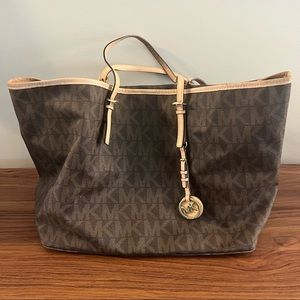 MICHAEL KORS JET SET TRAVEL TOTE